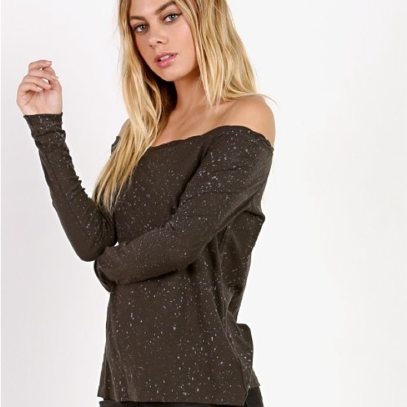 Nation LTD
Chelsea Off the Shoulder Faded Black (22) - Picture 4 of 9